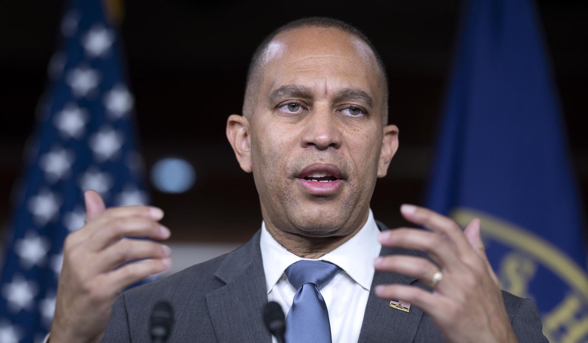 NextImg:Hakeem Jeffries condemns bomb threats against Democrats, doesn’t mention threats against GOP