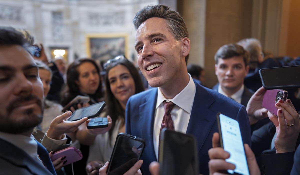 NextImg:Hawley presents bill to prevent predatory airline fees