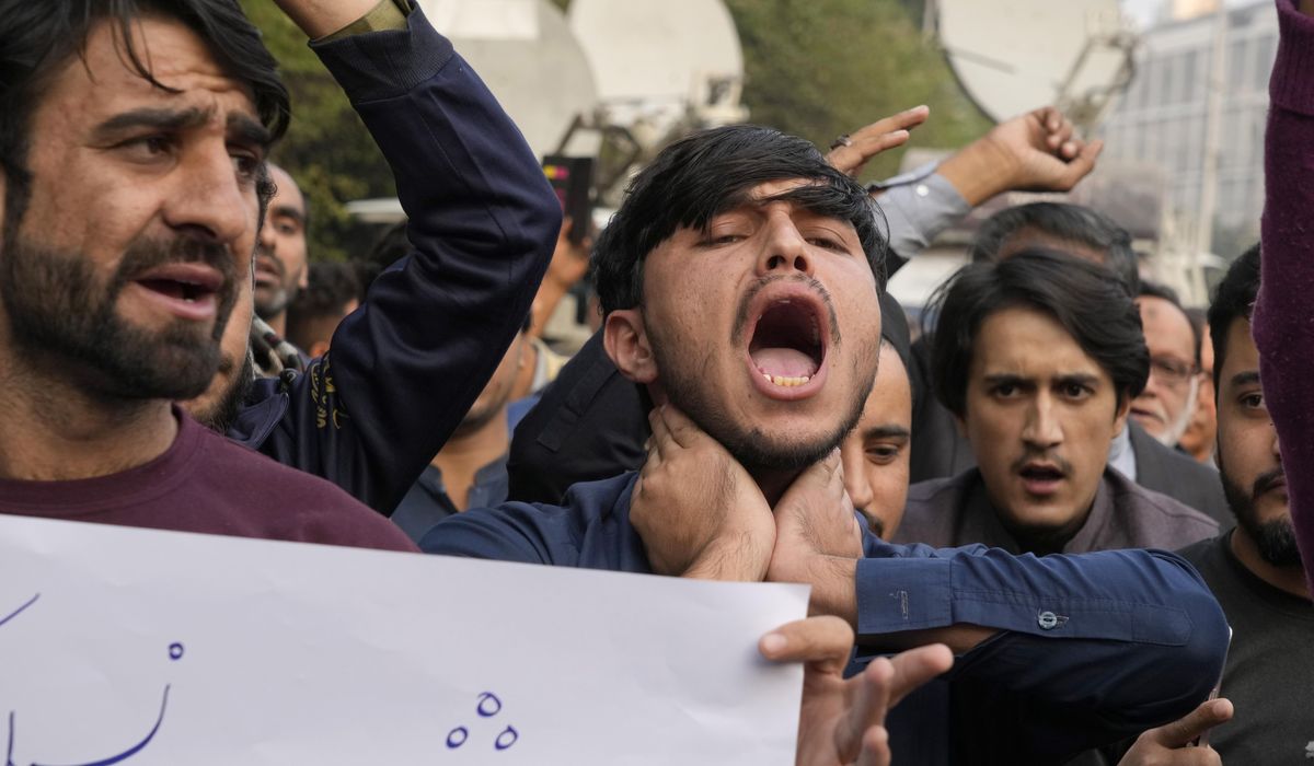 NextImg:Fighting between armed sectarian groups in restive northwestern Pakistan kills at least 33 people