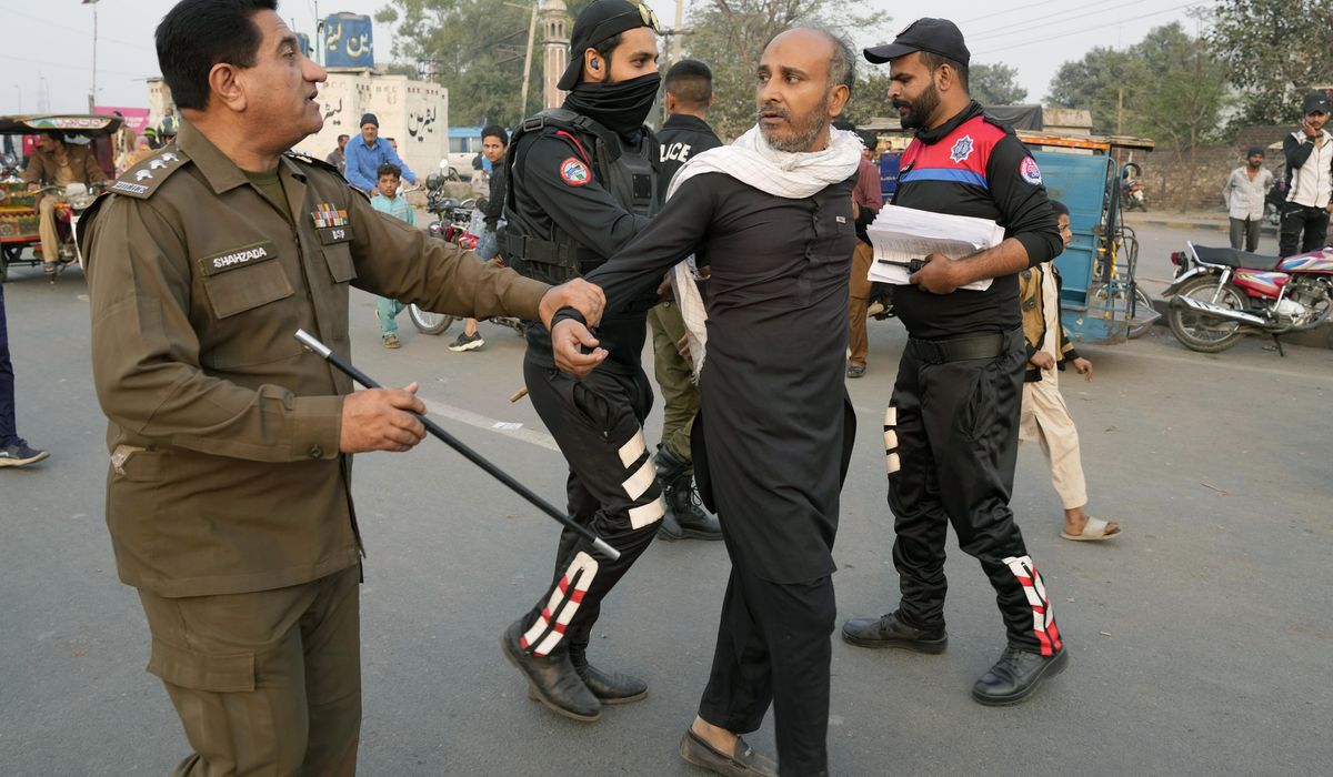 NextImg:Pakistan partially stops mobile and internet services ahead of pro-Imran Khan protest