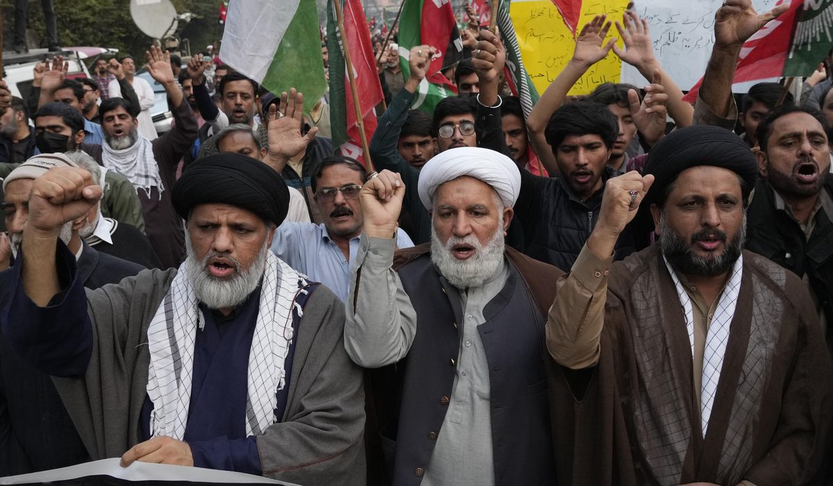 NextImg:Warring tribes in northwest Pakistan agree to a cease-fire after bloodshed