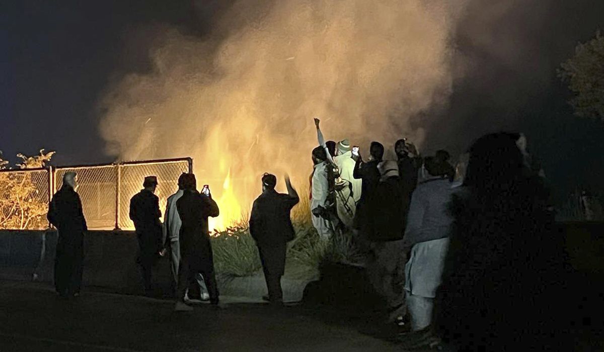 NextImg:Thousands of Imran Khan supporters defy lockdown, tear gas and arrests to head to Pakistani capital