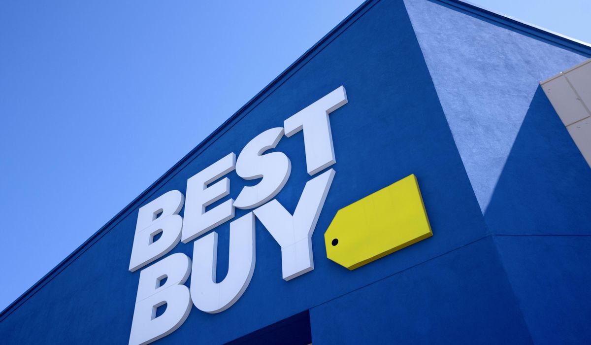 NextImg:Best Buy reports another quarterly sales decline as shoppers pull back spending on gadgets