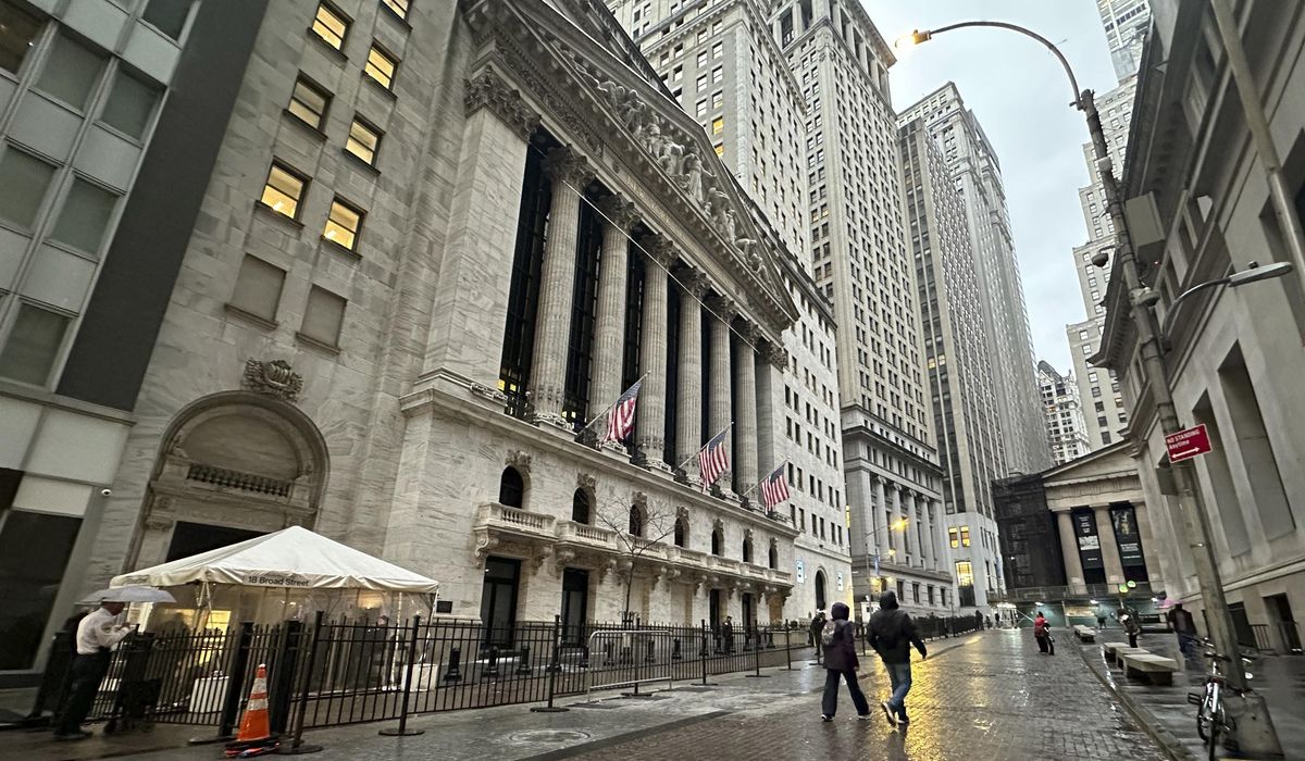 NextImg:Wall Street hangs near its records despite tariff talk