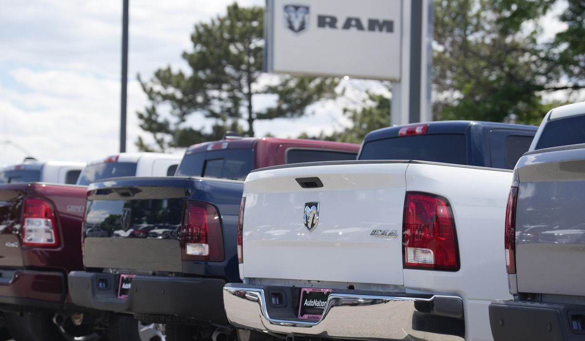 NextImg:Trump to impose 25% tariff on foreign cars in April