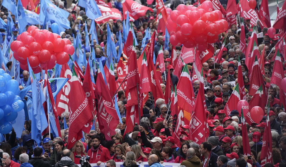 NextImg:Thousands of workers march across Italy in general strike demanding better pay and services