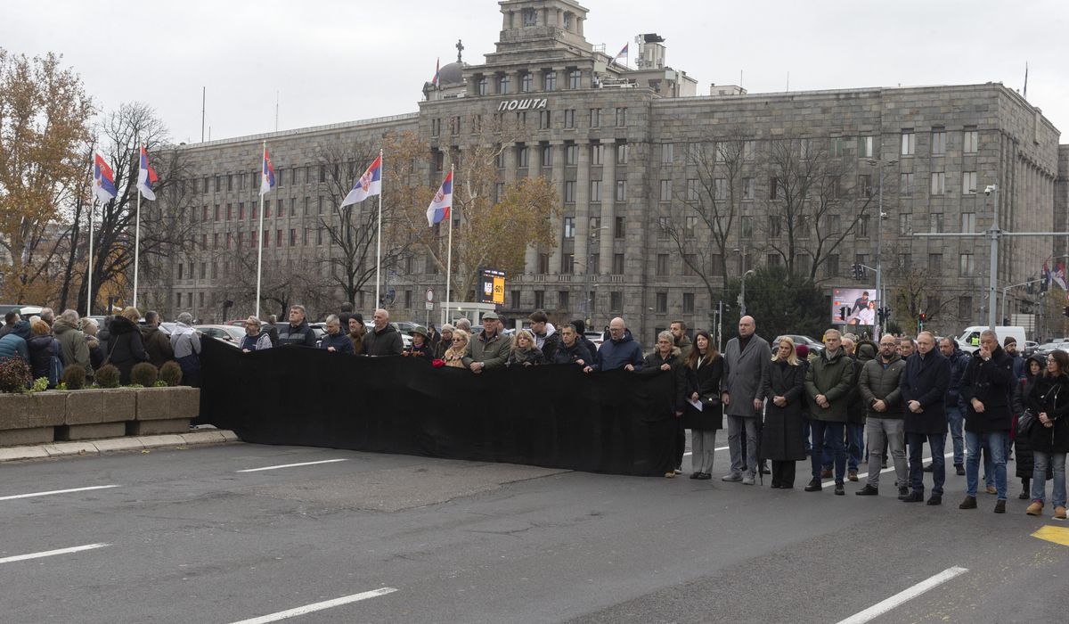 NextImg:Protesters in Serbia hold 15-minute blockade for 15 victims of roof collapse, demanding justice