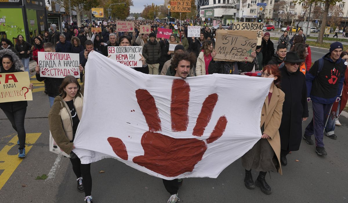NextImg:Thousands march in Serbia to mark 1 month since a roof collapse killed 15 people