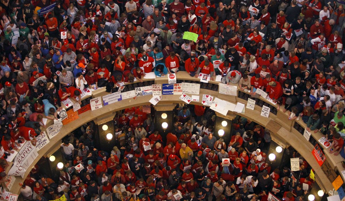 NextImg:Wisconsin judge returns collective bargaining rights to public sector unions