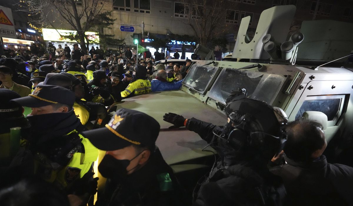 NextImg:CNN panelists liken South Korea under martial law to U.S. under Trump
