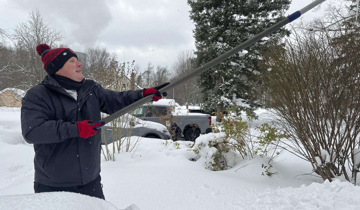 NextImg:Great Lakes region braces for more snow while cleaning up after lake-effect storms
