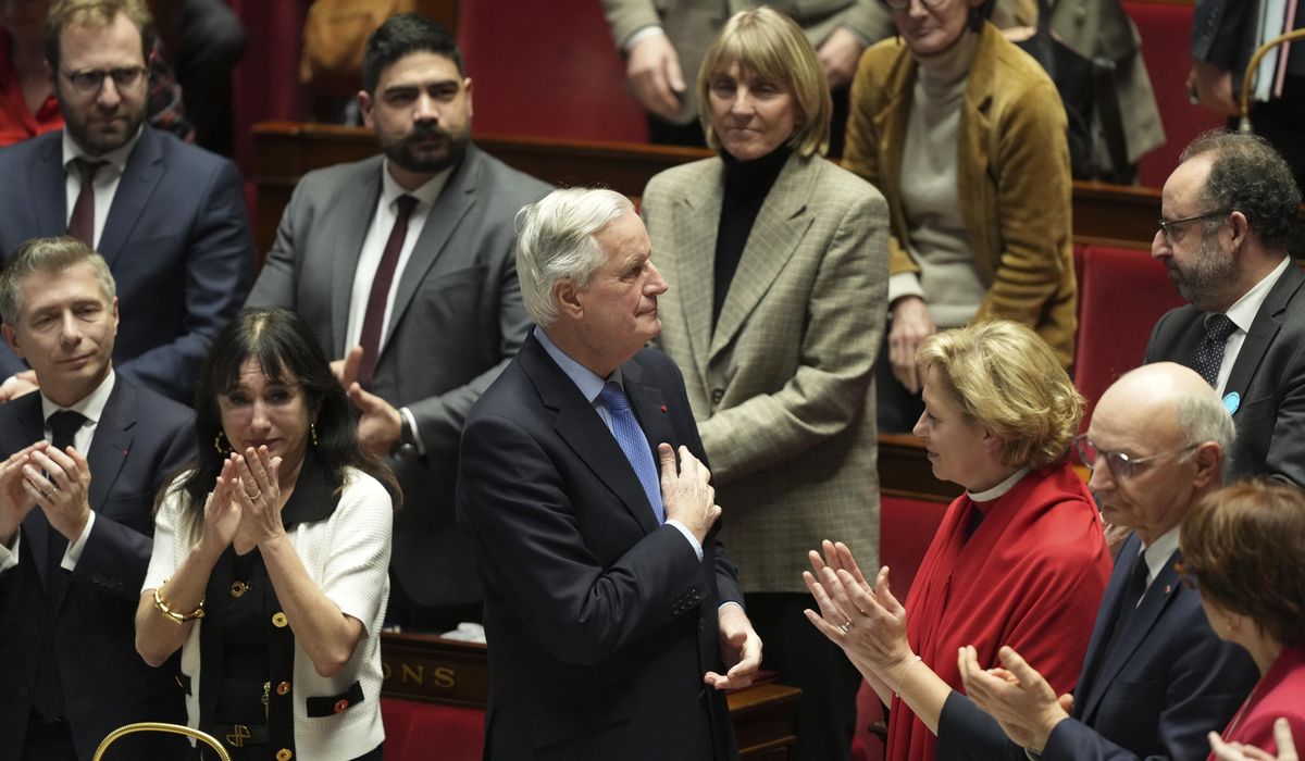 NextImg:French lawmakers vote to oust prime minister in the first successful no-confidence vote since 1962
