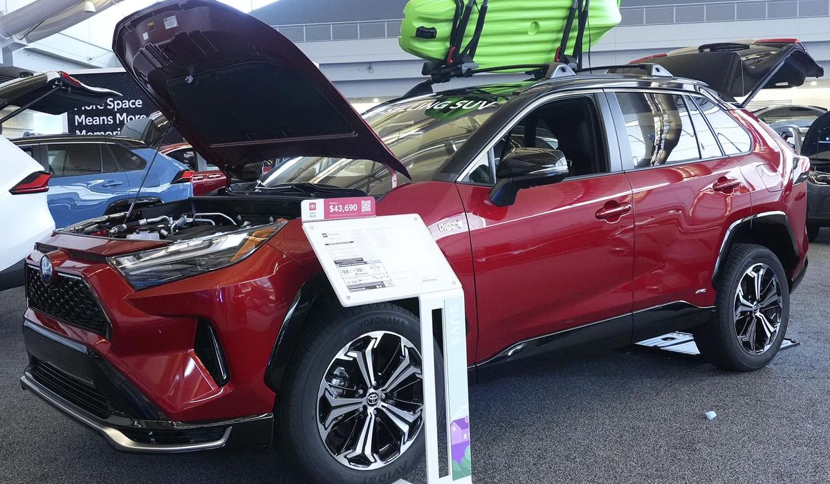 NextImg:Consumer Reports survey finds electric vehicle reliability improving but lagging gas models