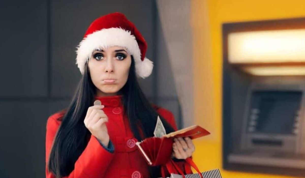 NextImg:Here’s some common holiday shopping habits that might be costing you big