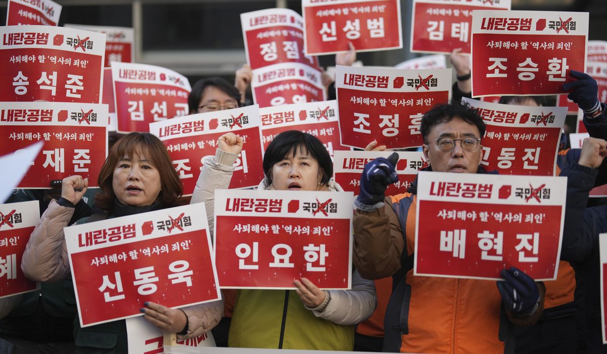 NextImg:South Korea’s Justice Ministry imposes a travel ban on President Yoon over martial law