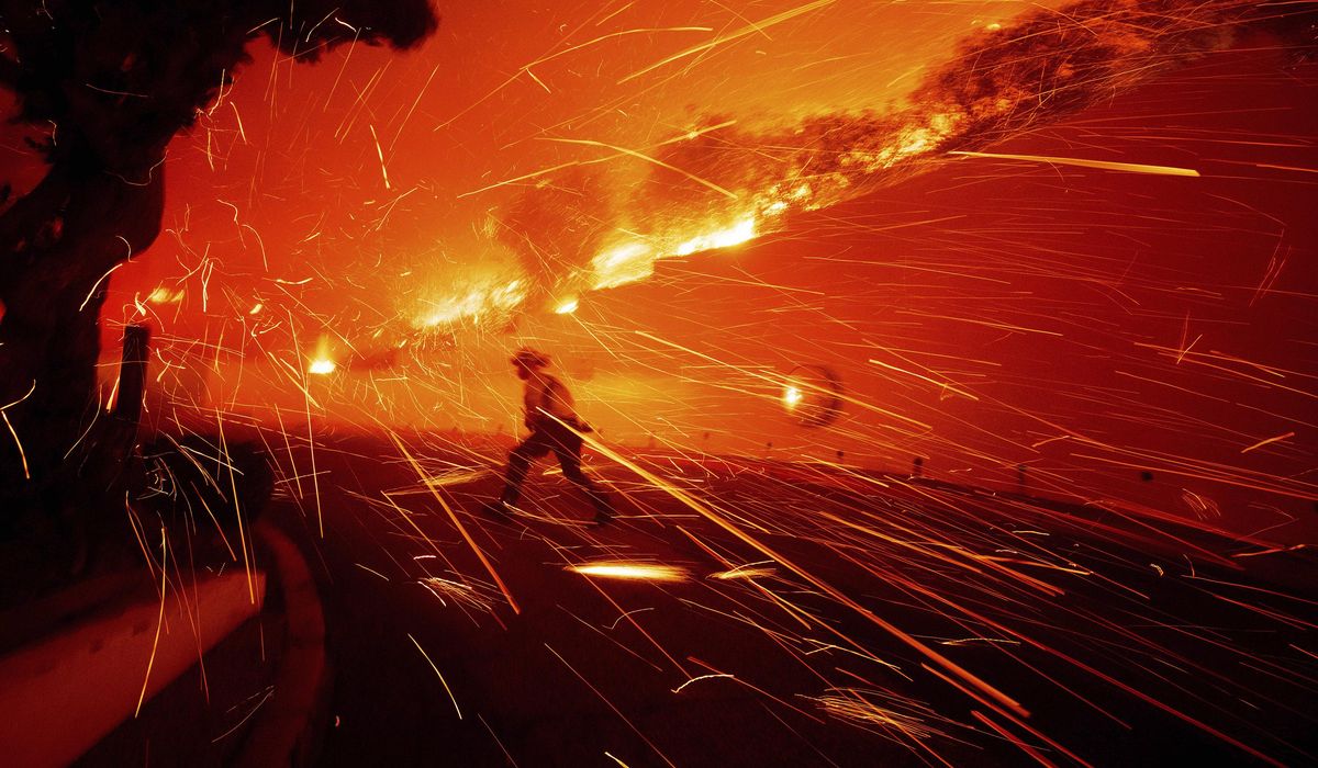 NextImg:Wildfire in California leads to evacuations, shelter-in-place order at Malibu college