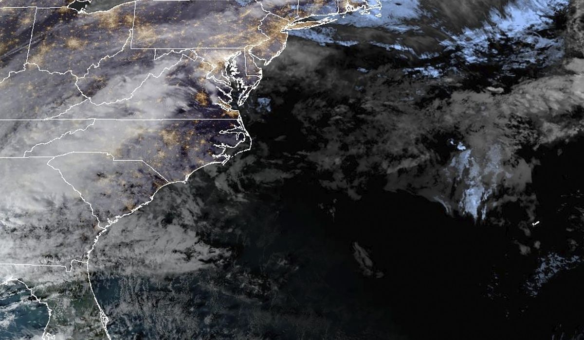 NextImg:Atmospheric river and potential bomb cyclone bring chaotic winter weather to East Coast