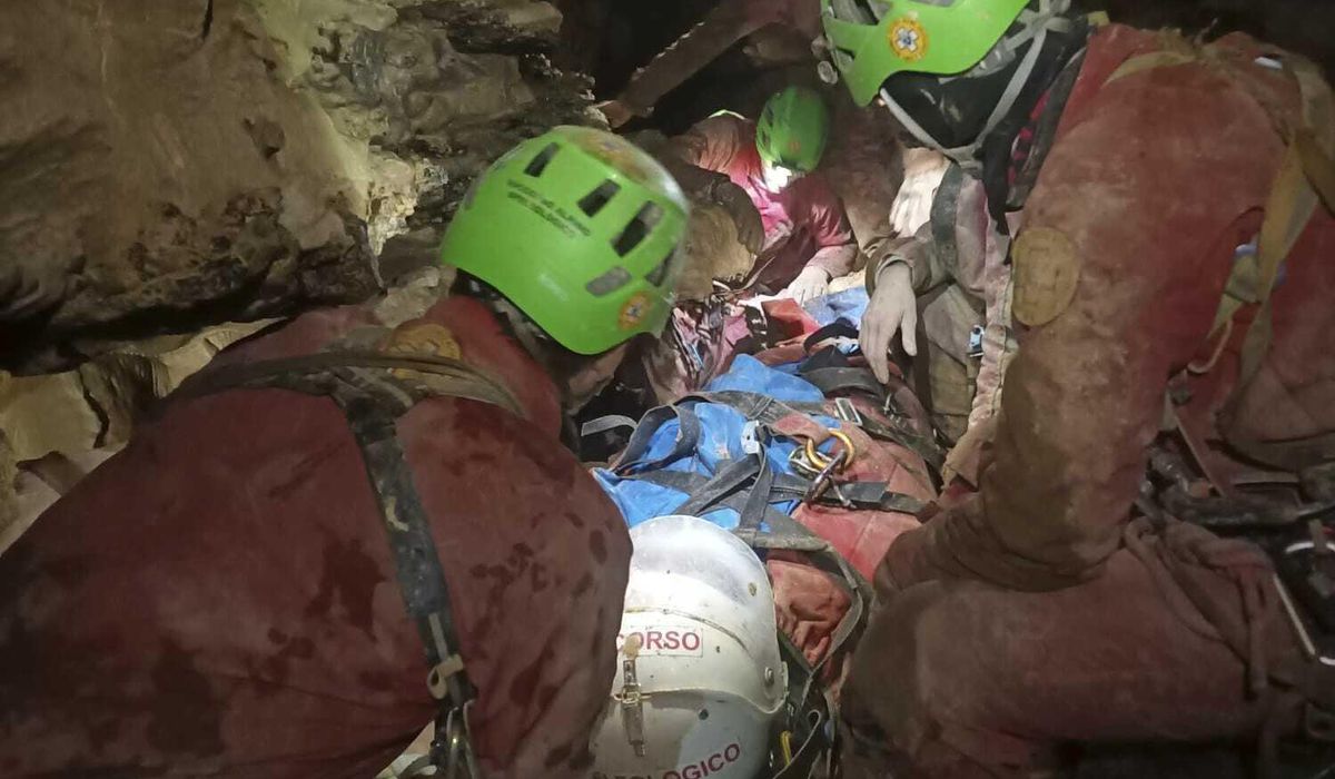 NextImg:Rescue of injured spelunker from Italian cave clears a difficult passage on Day 4