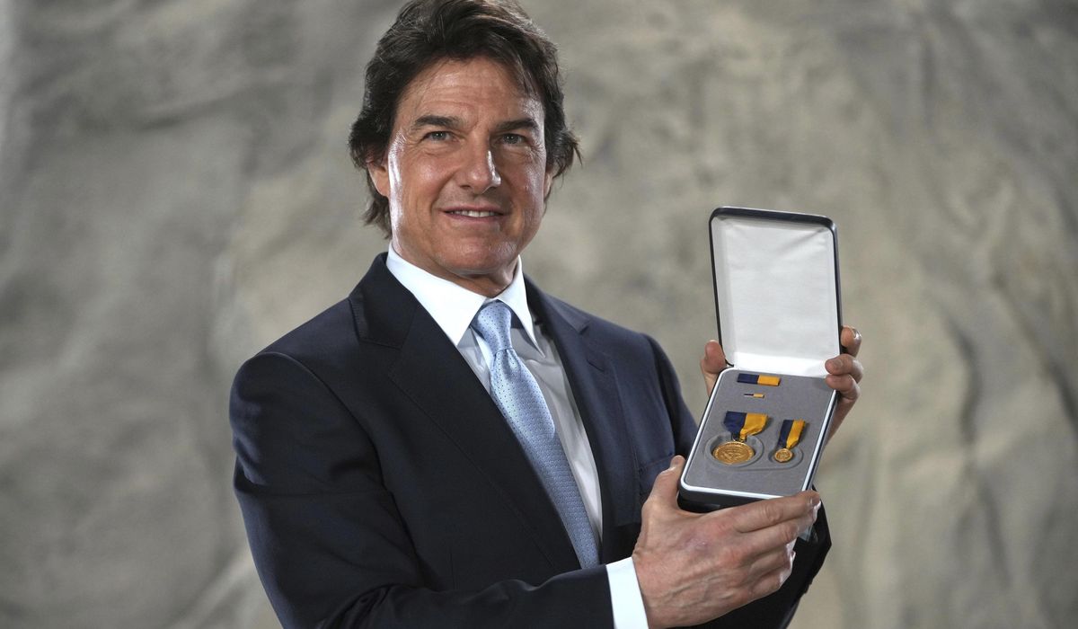 NextImg:Tom Cruise receives top U.S. Navy honor for boosting the military with his screen roles