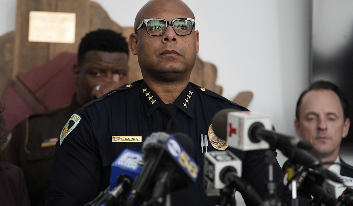 NextImg:Wisconsin police chief overseeing school shooting probe is named to Seattle job