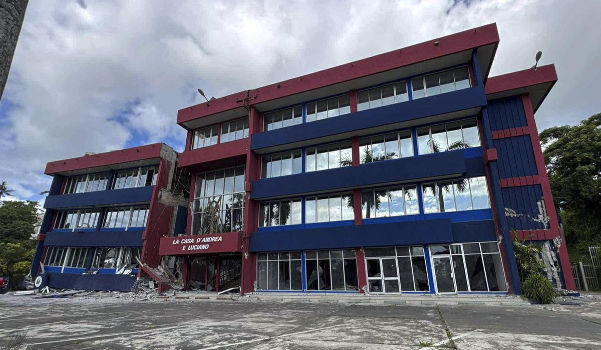 NextImg:Rescuers dig for survivors of Vanuatu earthquake with no water and unclear death toll