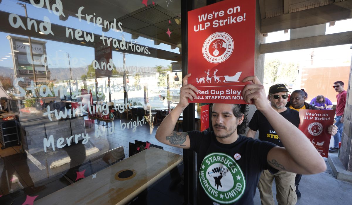 NextImg:Thousands of Starbucks workers to strike at 300 stores on Christmas Eve
