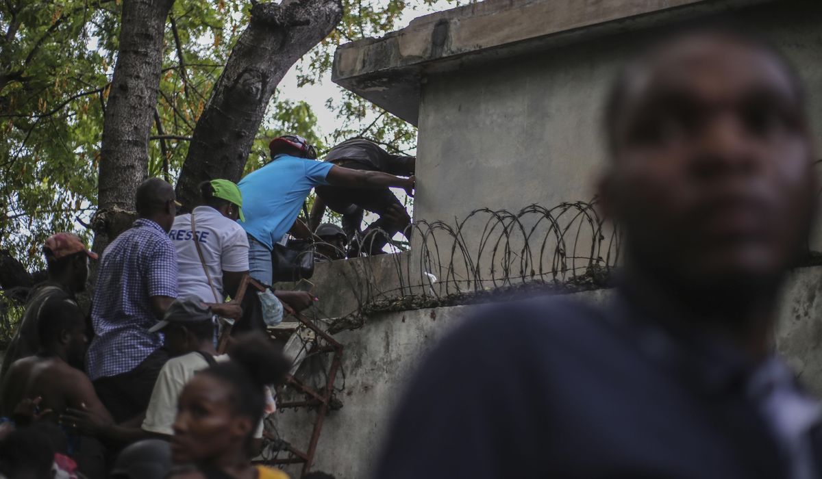 NextImg:Central American troops arrive in Haiti to reinforce mission to restore order