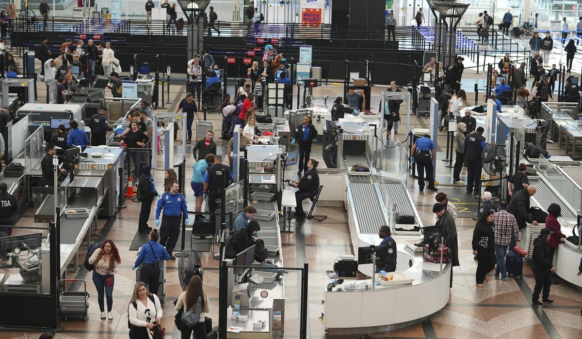 NextImg:Heavy travel day starts with brief grounding of all American Airlines flights