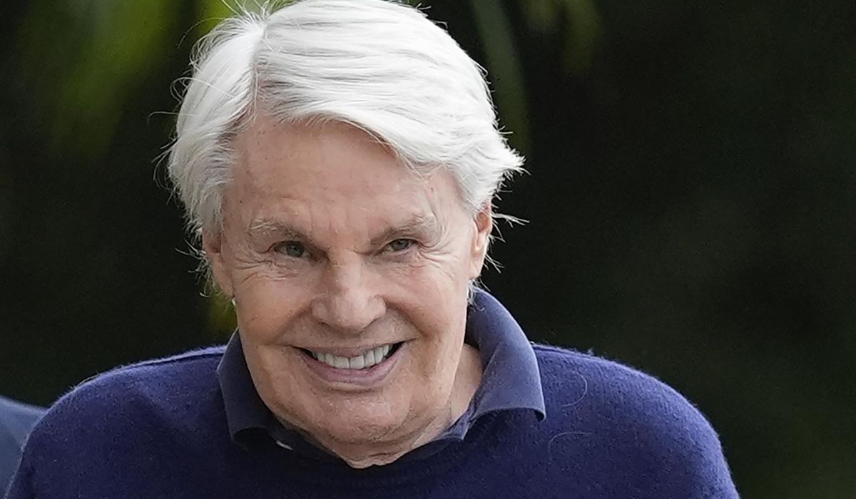 NextImg:Lawyers for ex-Abercrombie CEO say dementia may leave him incompetent to face sex charges