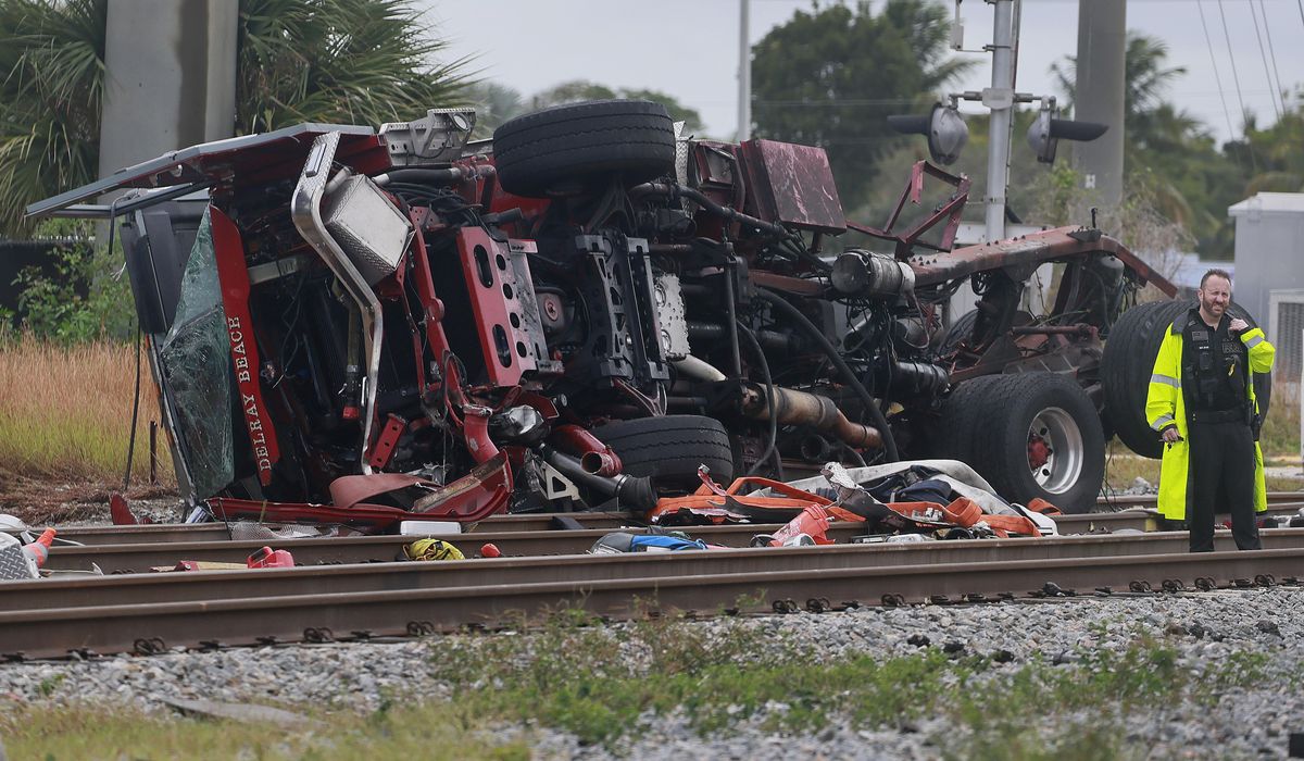 NextImg:15 hurt in Florida when train hits fire truck that drove onto tracks after another train passed