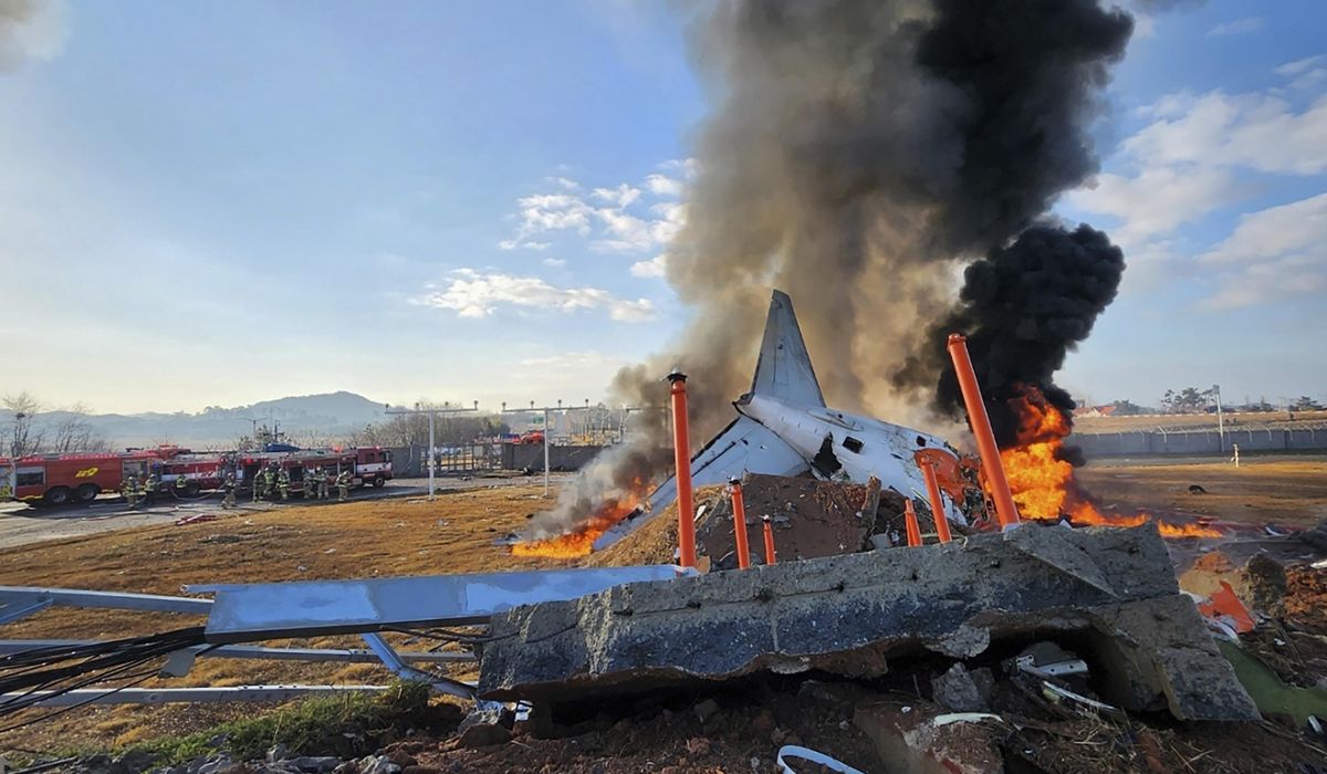 NextImg:Nearly 200 people dead in fiery airliner crash in South Korea