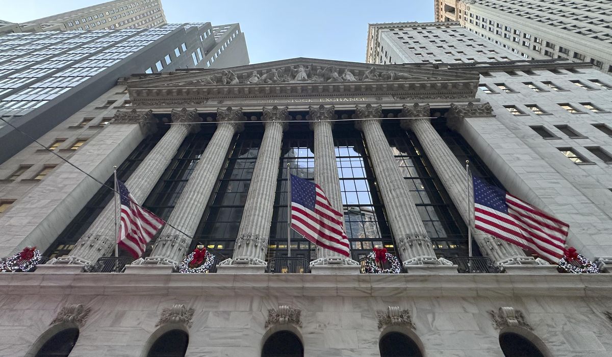 NextImg:Wall Street slips in final days of a banner year for U.S. stocks
