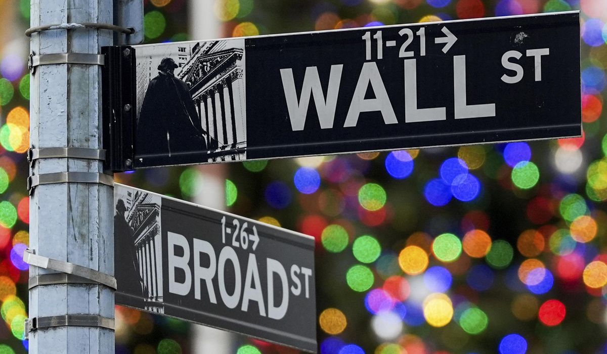 NextImg:Wall Street indexes drift higher into the close of another record-breaking year