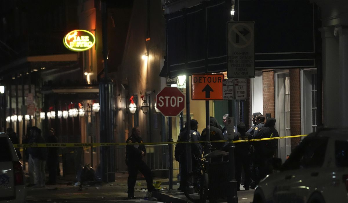 NextImg:Law enforcement officials tell the AP that the suspect in the New Orleans crash is dead