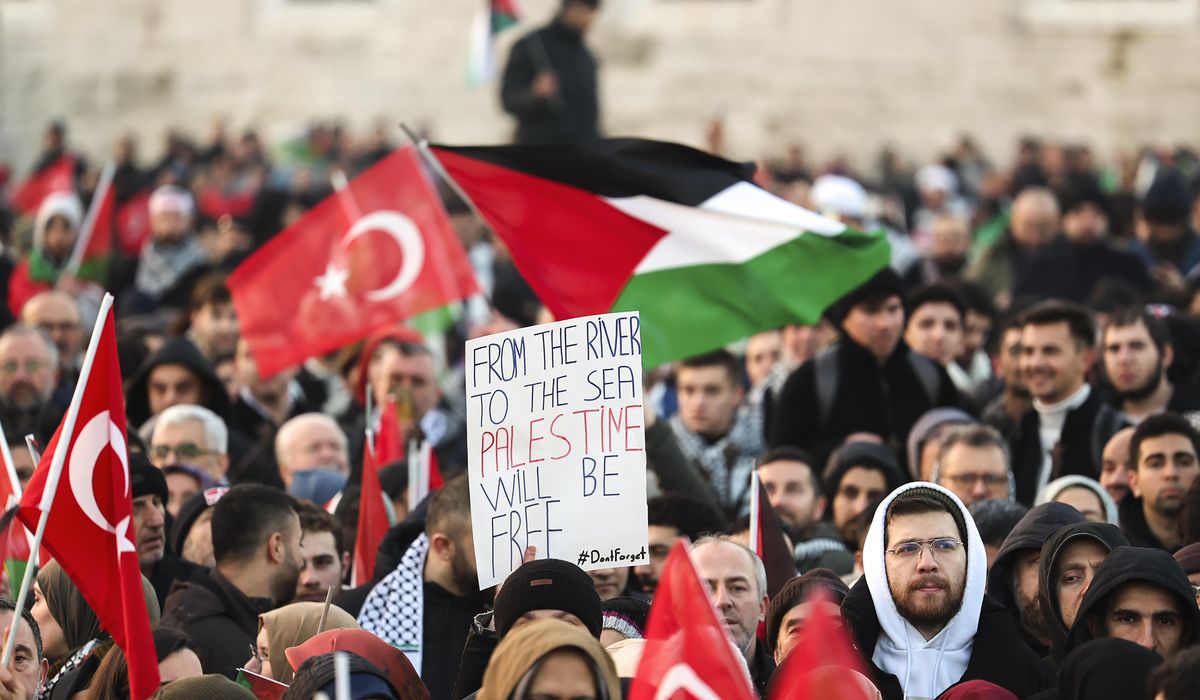 NextImg:Tens of thousands of people in Istanbul protest Gaza war