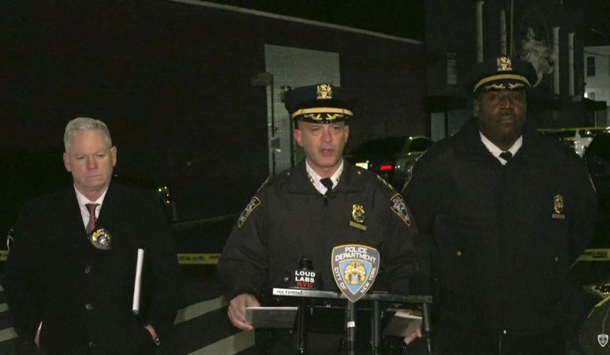 NextImg:10 people wounded in shooting while waiting to get in a New York City nightclub