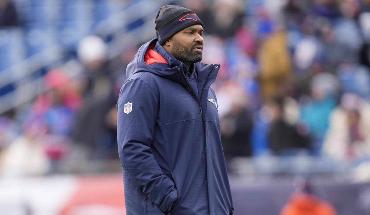 NextImg:Patriots fire Mayo as coach shortly after beating Bills to finish his lone season at 4-13