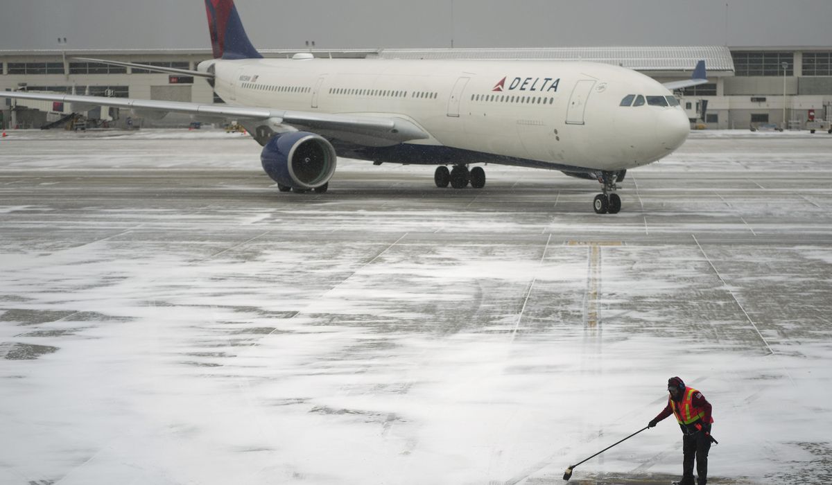NextImg:Man accused of calling in bomb threat to Detroit airport after missing flight