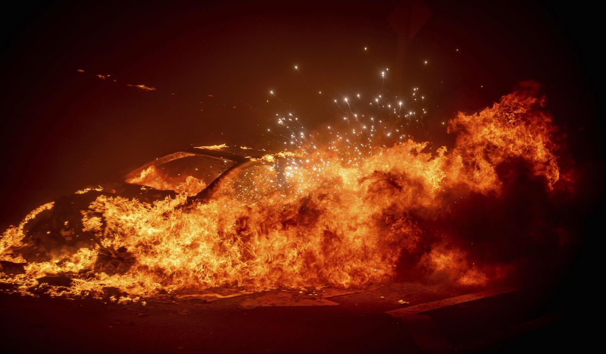 NextImg:L.A. personnel fighting Palisades fire forced to bulldoze stranded cars