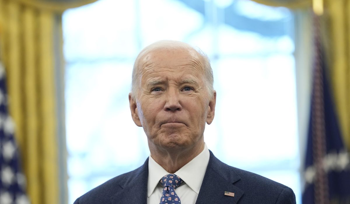 NextImg:Biden tells weary Los Angeles firefighters there’s ‘good news:’ He’s a great-grandfather
