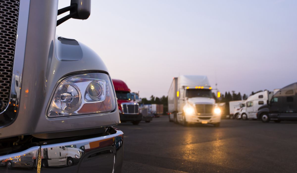 NextImg:Truckers file lawsuit to carry guns across state lines