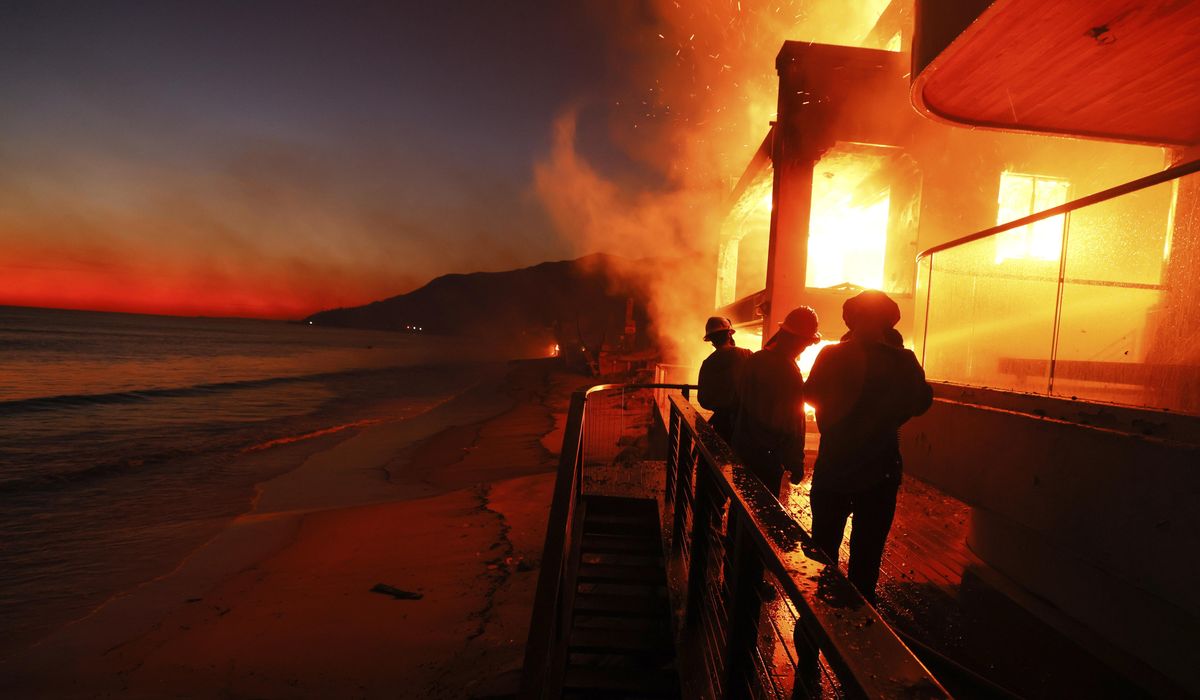 NextImg:20 looters arrested for raiding homes amid L.A. wildfires