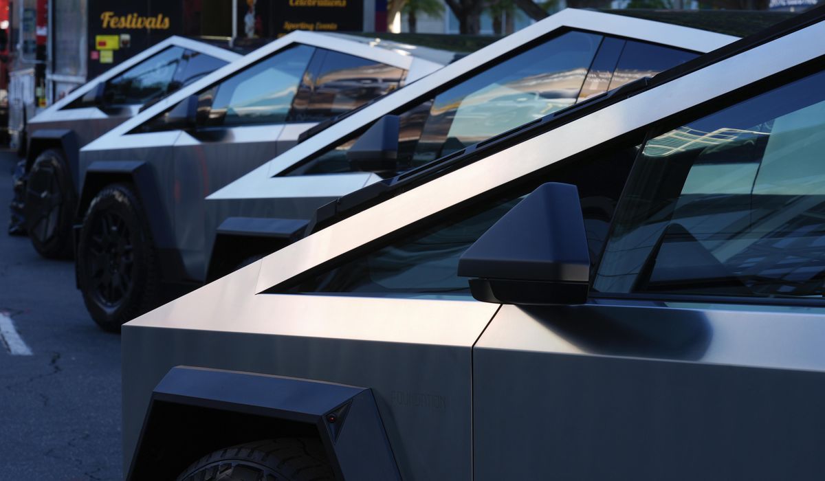 NextImg:Tesla offering discounts on electric Cybertruck as sales decline