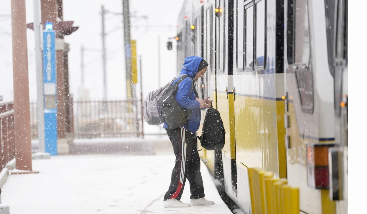 NextImg:Winter storm plods into the Deep South, prompting states of emergency and school closures