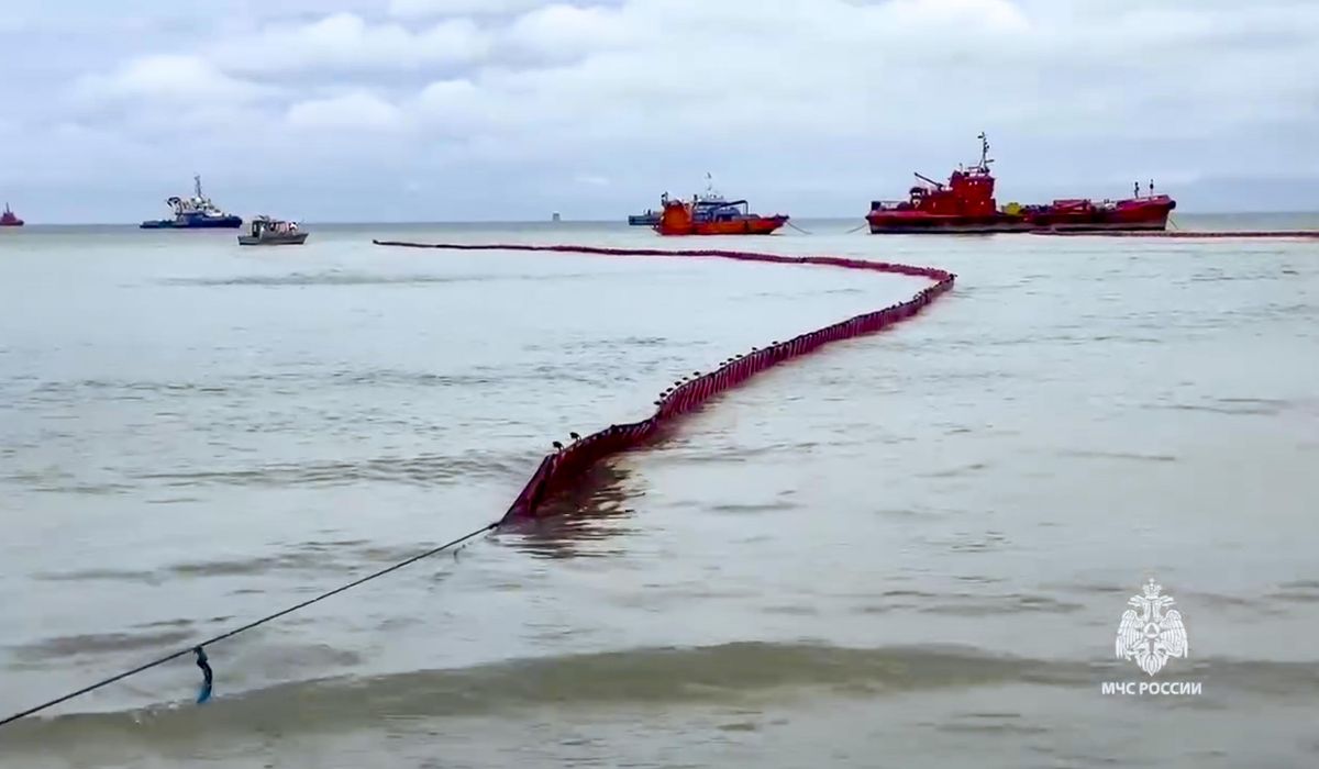NextImg:Russia forms an emergency task force as Kerch Strait oil spill continues to spread