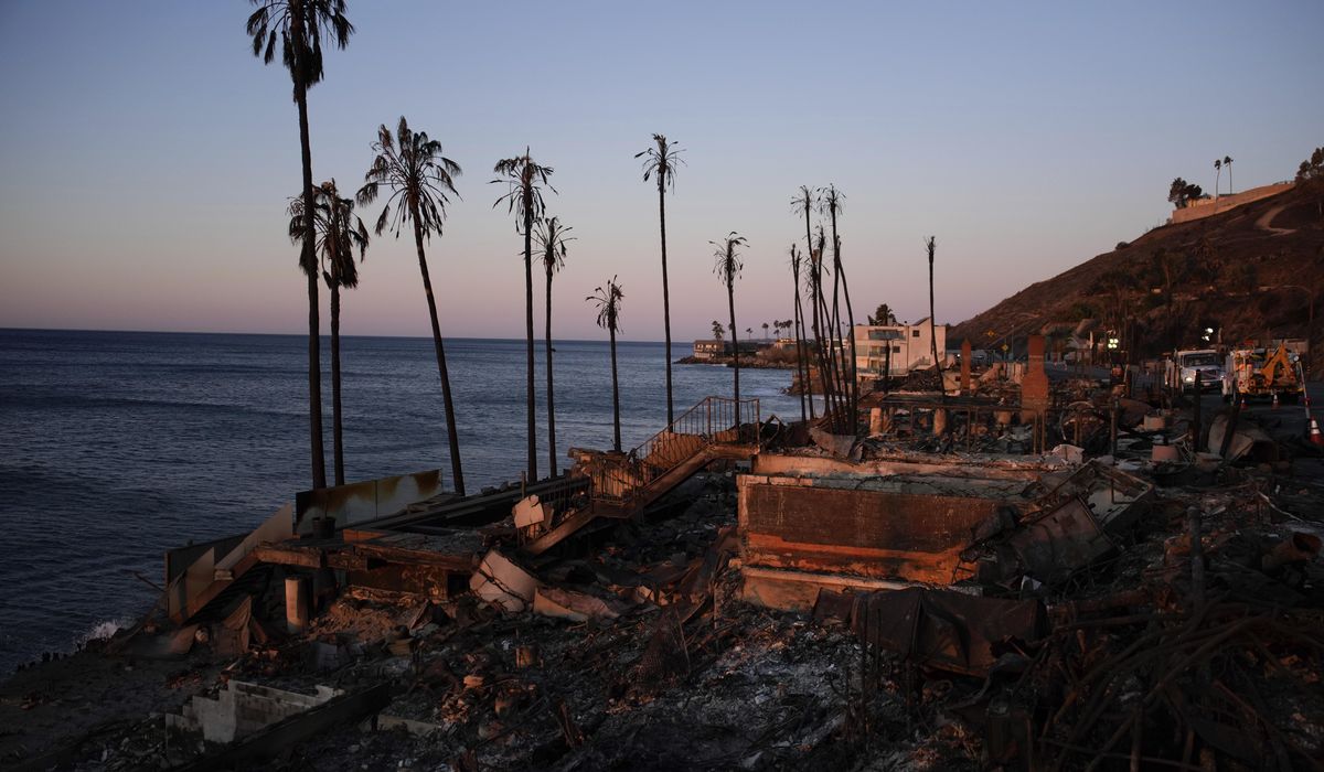 NextImg:More firefighters rush to Los Angeles as stronger winds are forecast