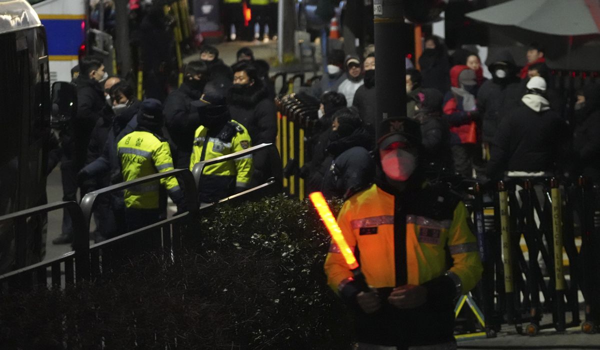 NextImg:South Korean law enforcement officials enter presidential compound to detain impeached Yoon