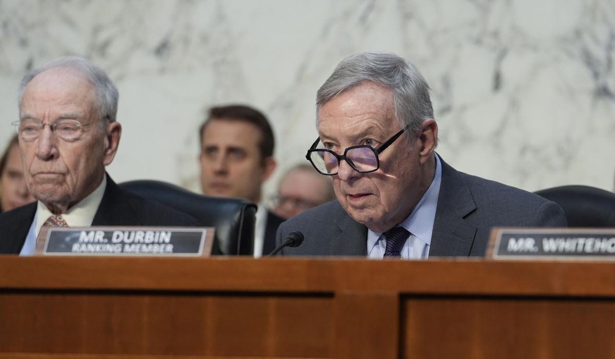NextImg:Top Senate Democrat on Judiciary Committee meets with federal judges over threats