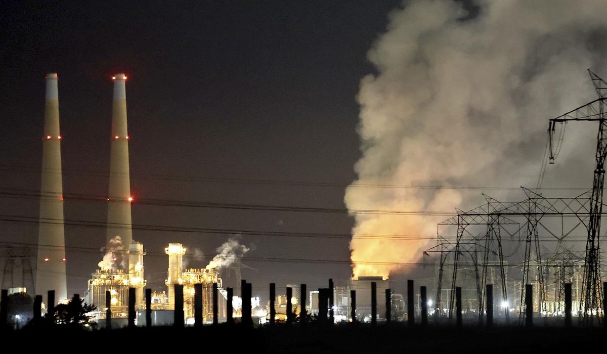 NextImg:Smoke from fire at California lithium battery plant raises concerns about air quality
