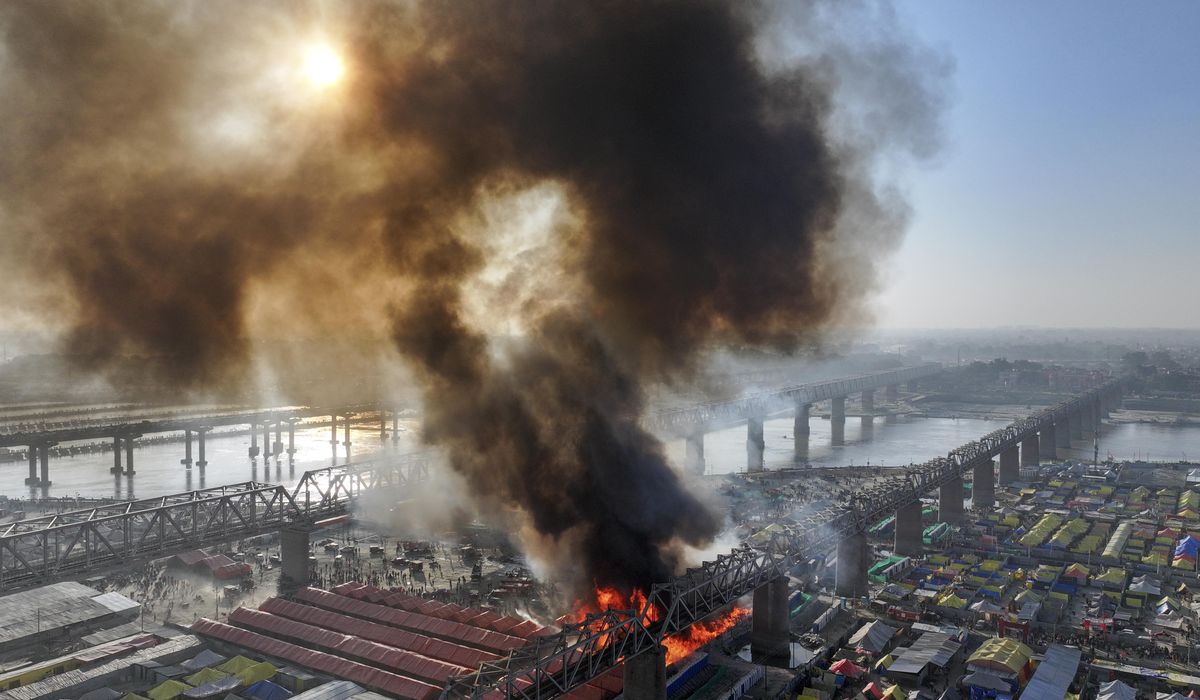 NextImg:Fire tears through tents at India’s mega Hindu festival but causes no injuries